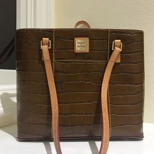 Dooney and Bourke sellaría collection purse